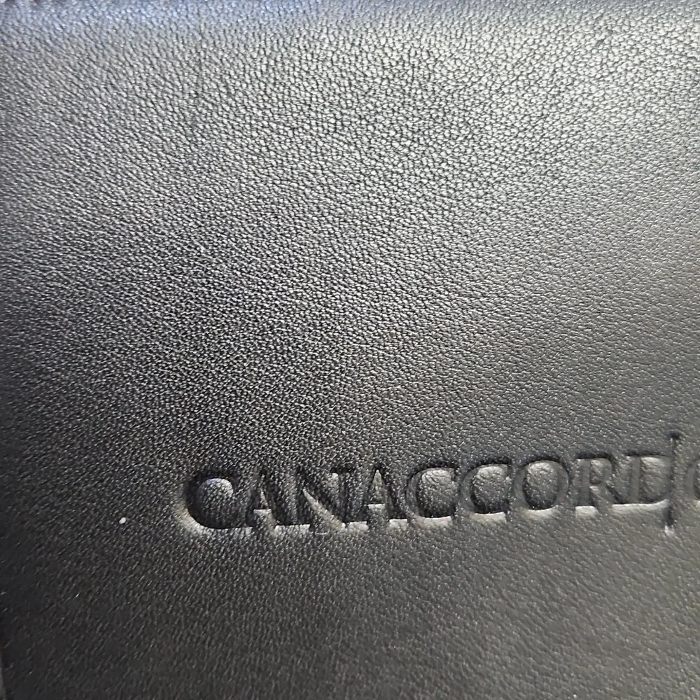 TUMI Leather Passport Case And Wallet - Picture 9 of 9